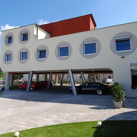 Penzion Royal Trencin Luaran gambar