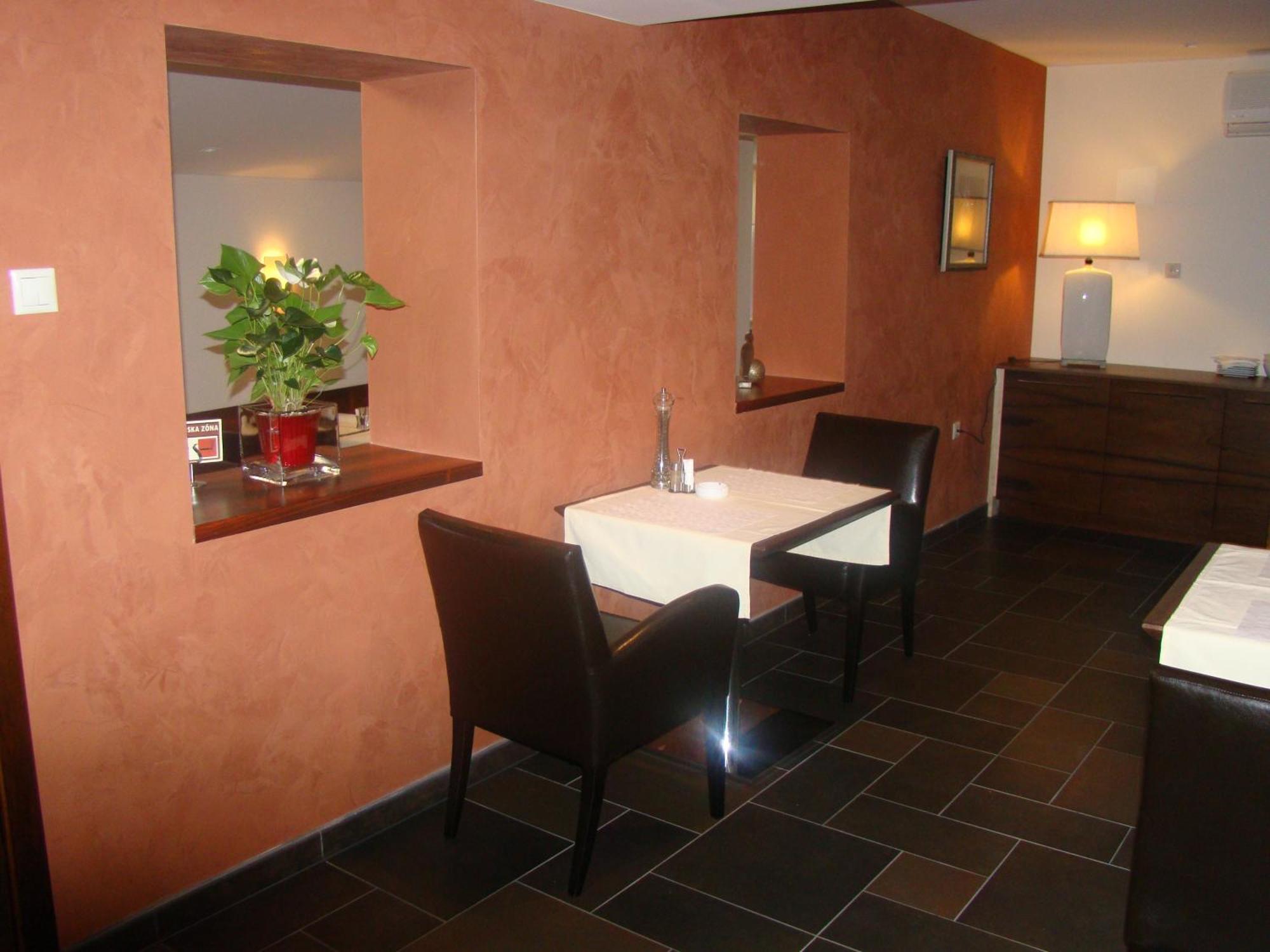 Penzion Royal Trencin Luaran gambar