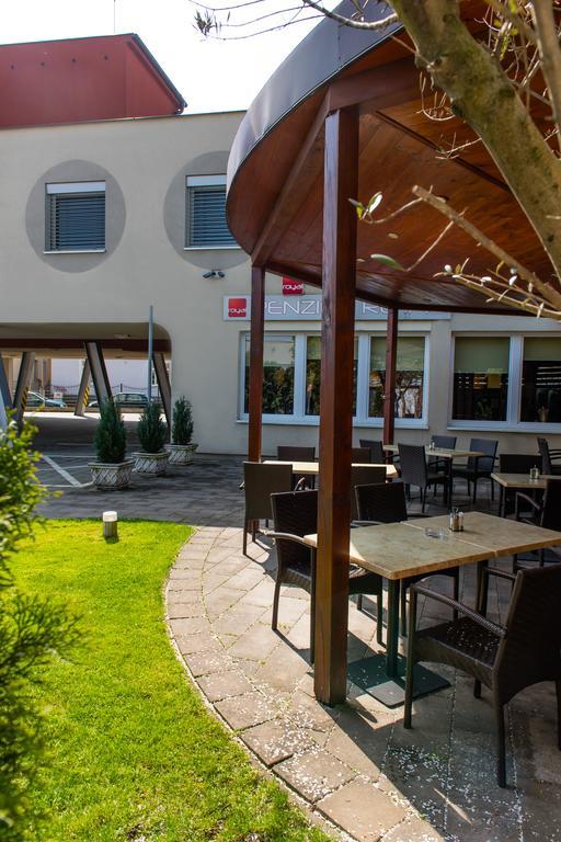 Penzion Royal Trencin Luaran gambar